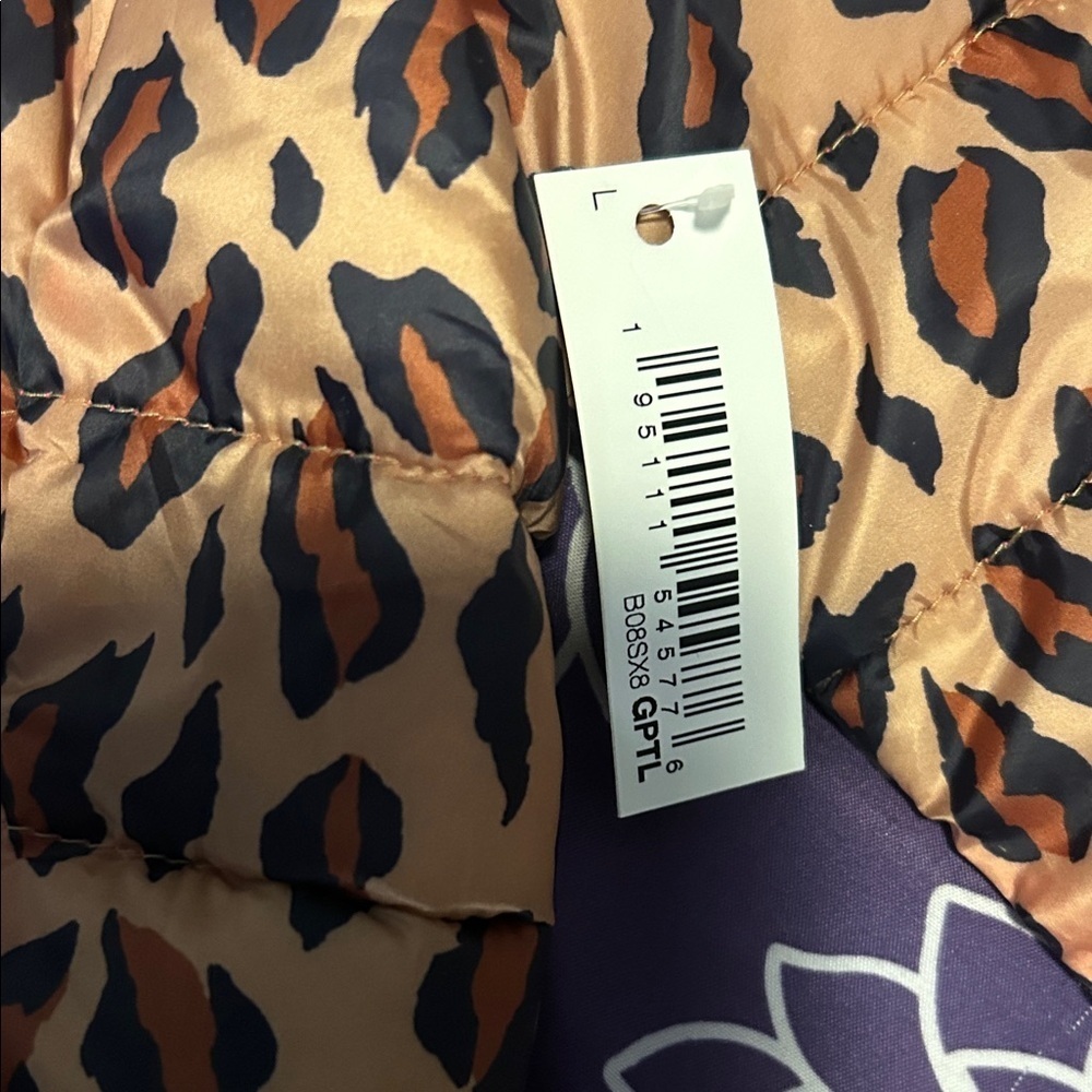 Amazon Essentials Leopard Print Puffer Jacket - Picture 3 of 6